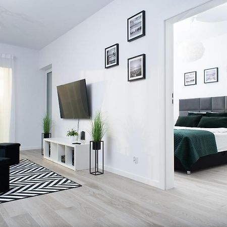 Apartament Happy Holiday Kolobrzeg Exterior photo