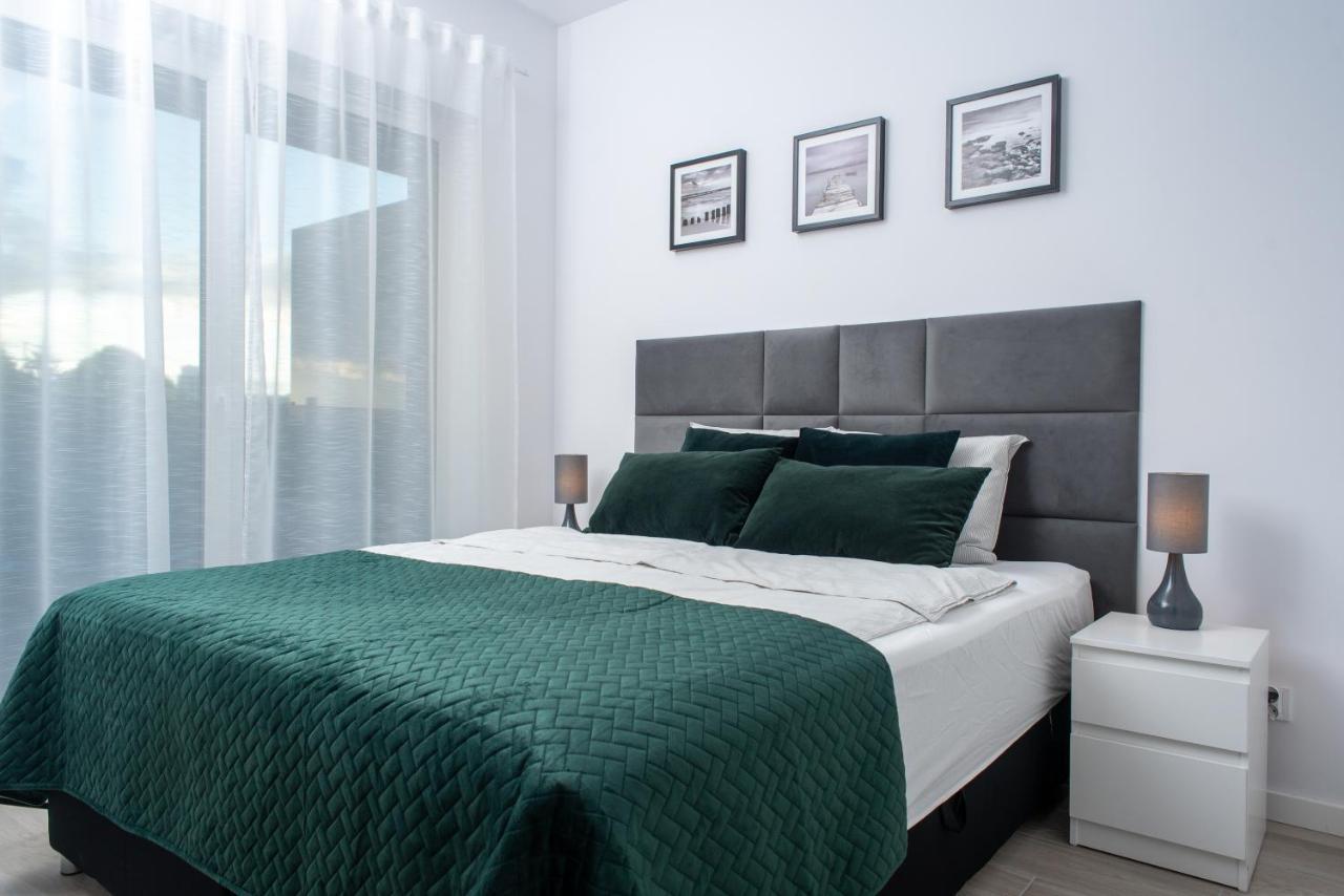 Apartament Happy Holiday Kolobrzeg Exterior photo