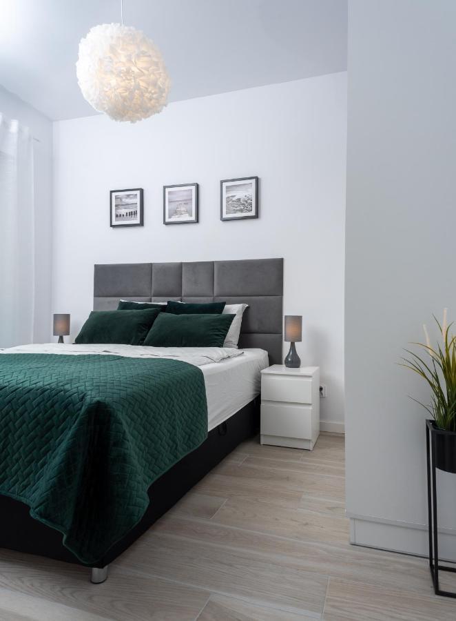 Apartament Happy Holiday Kolobrzeg Exterior photo