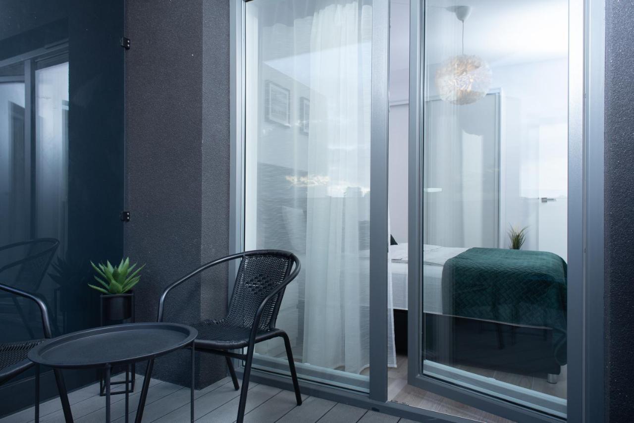 Apartament Happy Holiday Kolobrzeg Exterior photo